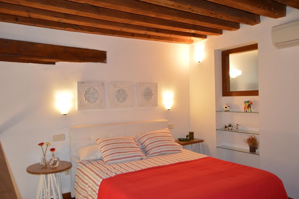Apartamentos Nuncio Viejo Τολέδο Δωμάτιο φωτογραφία